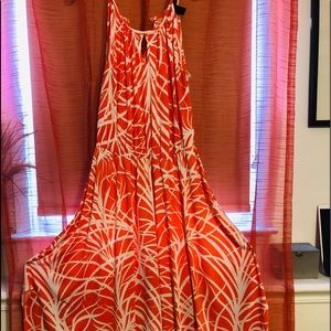 Drape sleeveless dress.